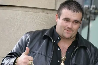 Un recolector de basura ganó más de U$S13 millones en la lotería, lo gastó en fiestas y tuvo que volver a su trabajo