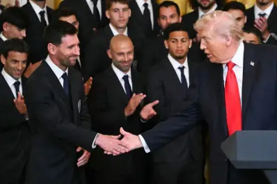 Trump elogió a Messi en la Casa Blanca y dijo sentirse “honrado” por recibirlo