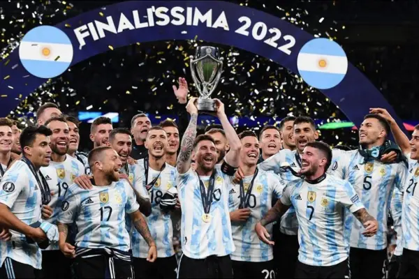 Crece la incertidumbre: la UEFA no analiza sedes alternativas a Qatar para la Finalissima entre Argentina y España