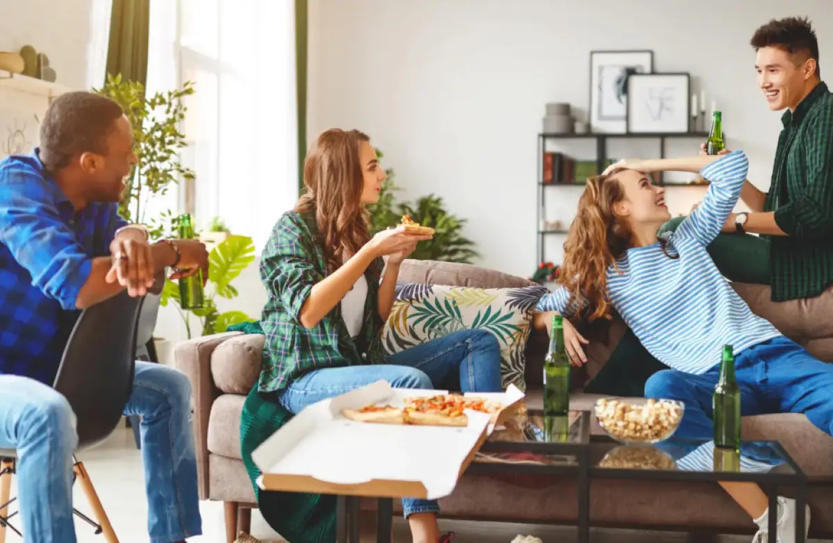 EN COMPAÑÍA. Ahorrar en los gastos es un motivo para compartir vivienda.