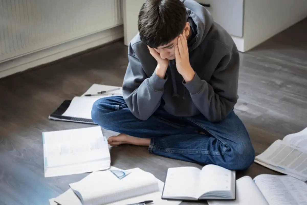 NO SIRVE. El exceso de horas al estudiar sólo genera saturación.