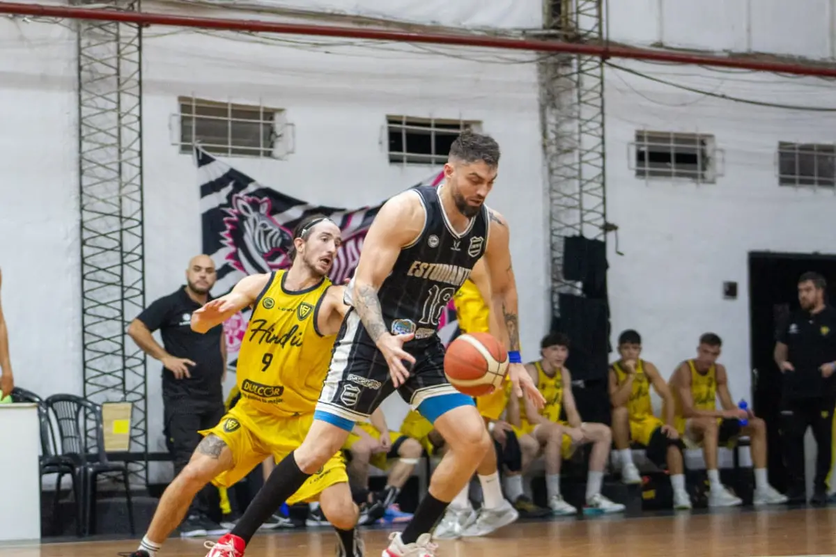 Estudiantes se hizo fuerte en casa y venció a Hindú en un final de película