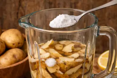 El truco casero con cáscara de papa y bicarbonato que elimina el óxido de los metales