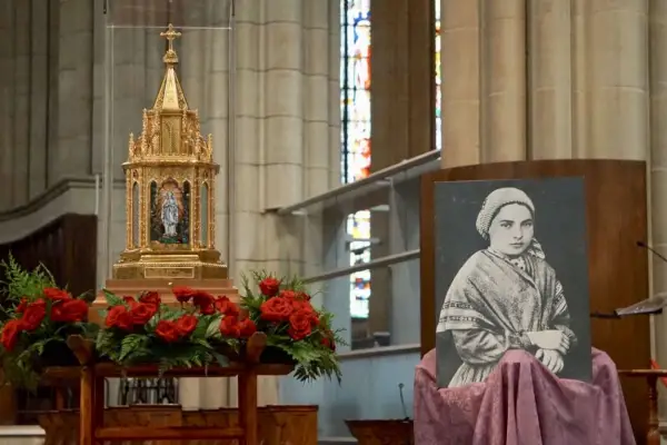 Las reliquias de Santa Bernardita traen consuelo y esperanza a los enfermos de Tucumán