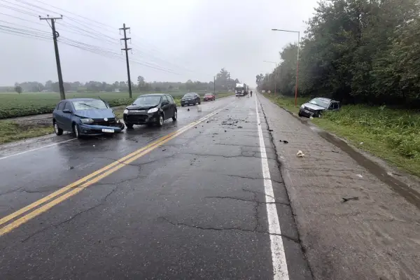 Choque entre tres vehículos en San Pablo: uno terminó en una zanja