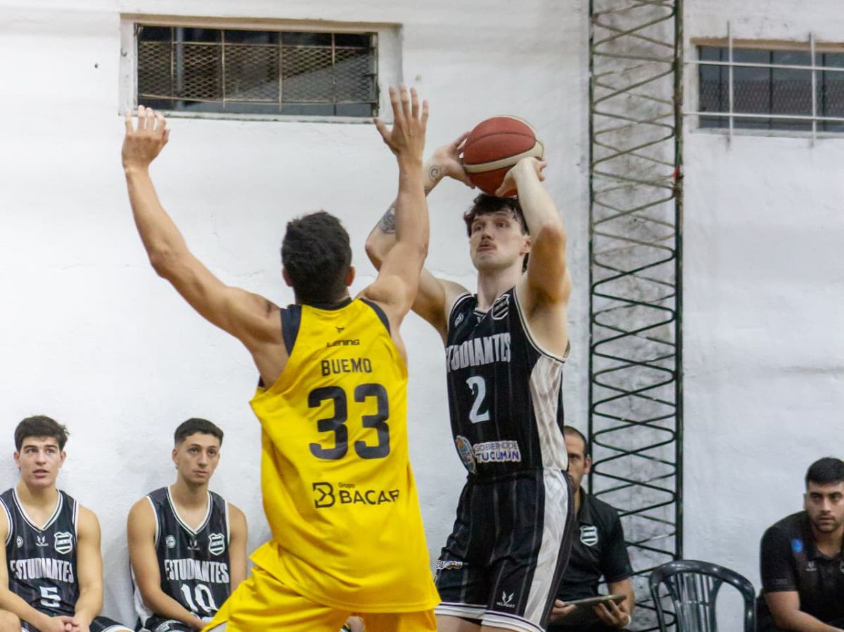 Estudiantes se hizo fuerte en casa y venció a Hindú en un final de película