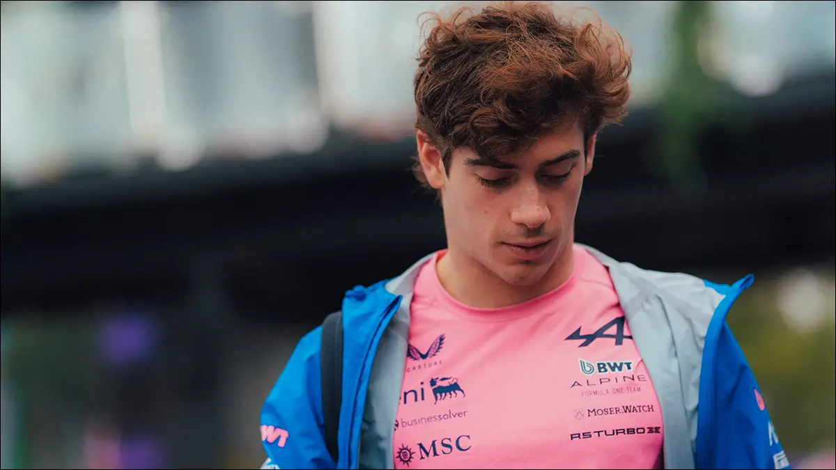 PREPARADO. Colapinto ya está en en Albert Park y se prepara para salir a la pista con su Alpine.