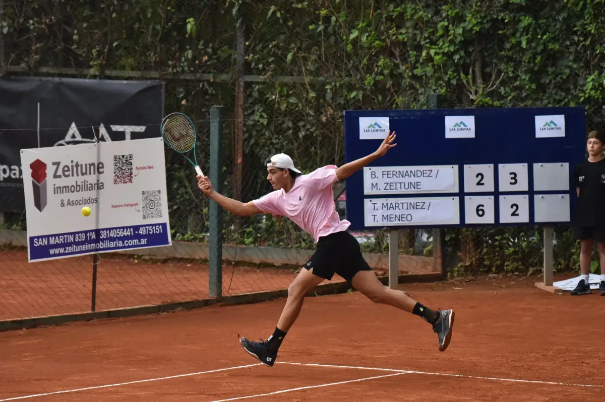 EN ACCIÓN. Máximo Zeitune fue la gran atracción durante toda la semana. El público le dio su apoyo y respondió con creces: semis en singles y final en dobles.
