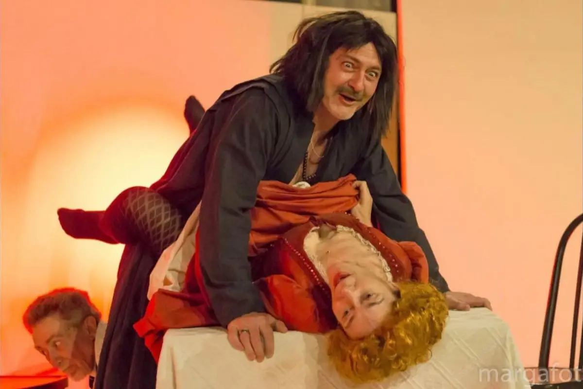 HUMOR E IRONÍA. Salim adaptó el clásico de la dramaturgia francesa. FOTO GENTILEZA FUNDACIÓN TEATRO UNIVERSITARIO