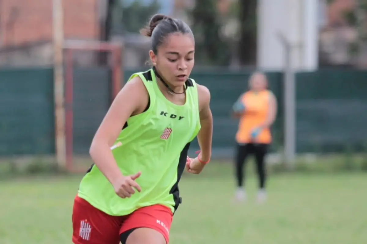 ENTRENO. Iara Conde asegura que encontró su lugar en el mundo en el fútbol de San Martín.