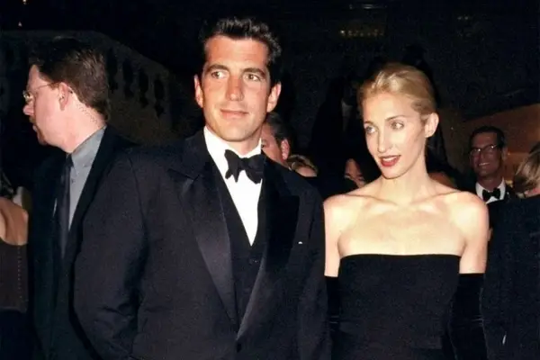 Carolyn Bessette y JFK Jr.: la pareja de los 90 que hoy vuelve a inspirar la moda:
