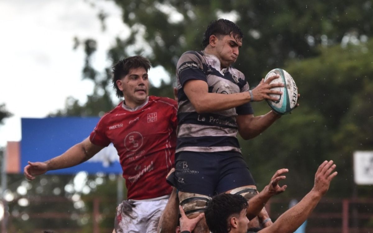 DURO ENCUENTRO. El clásico fue un partido que contó con todos los condimentos.