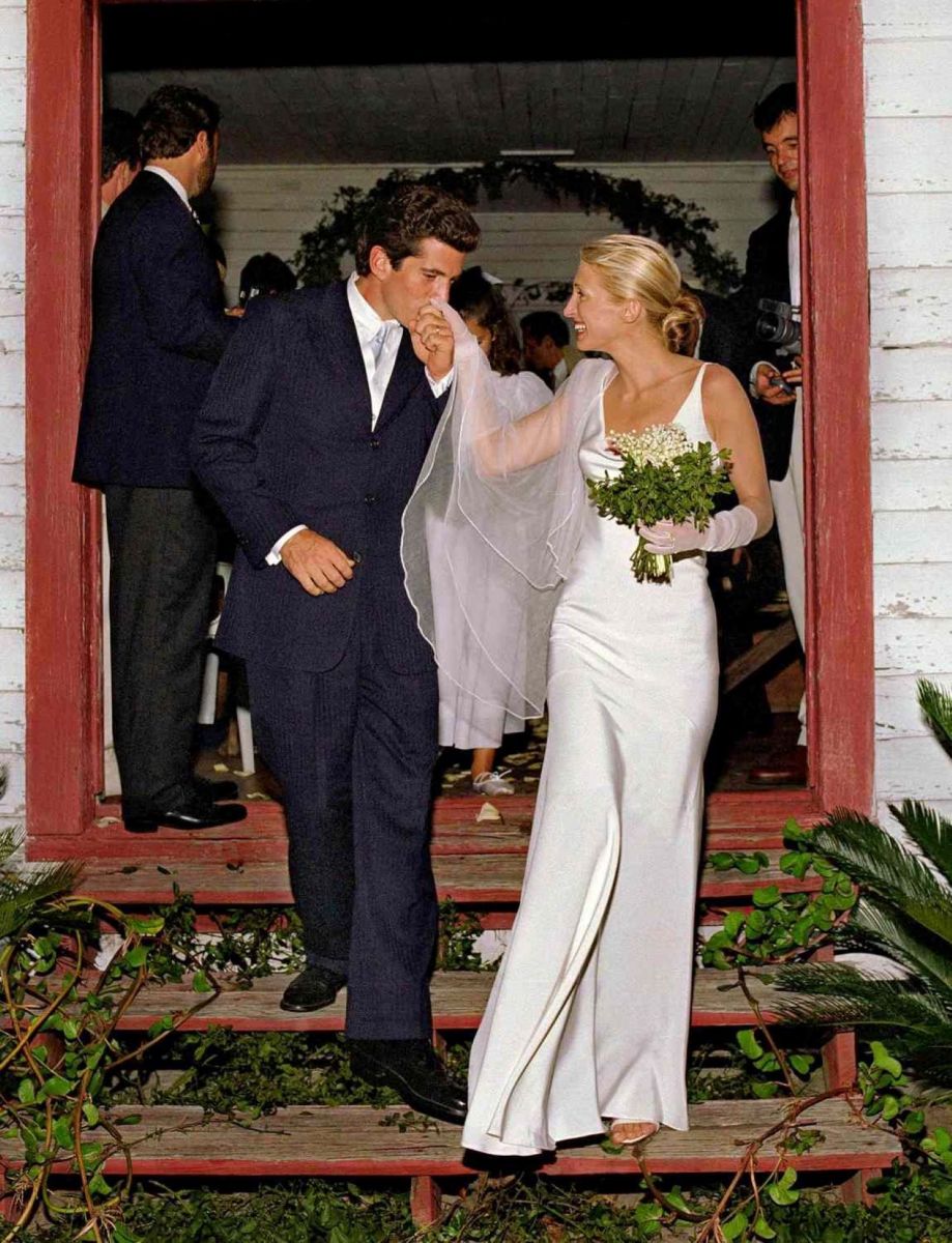 La pareja de los 90 que hoy vuelve a inspirar la moda: Carolyn Bessette y JFK Jr.