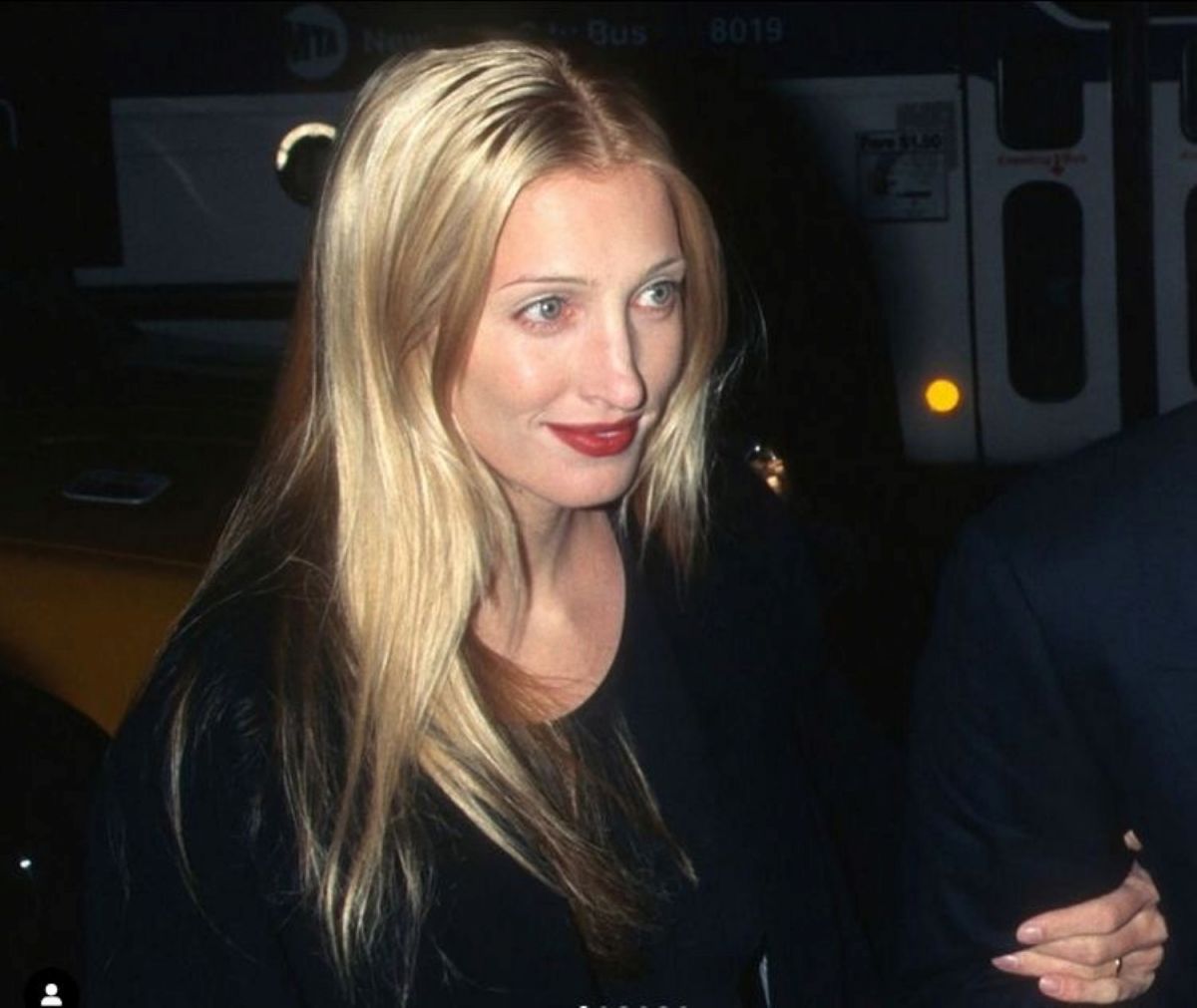 La pareja de los 90 que hoy vuelve a inspirar la moda: Carolyn Bessette y JFK Jr.