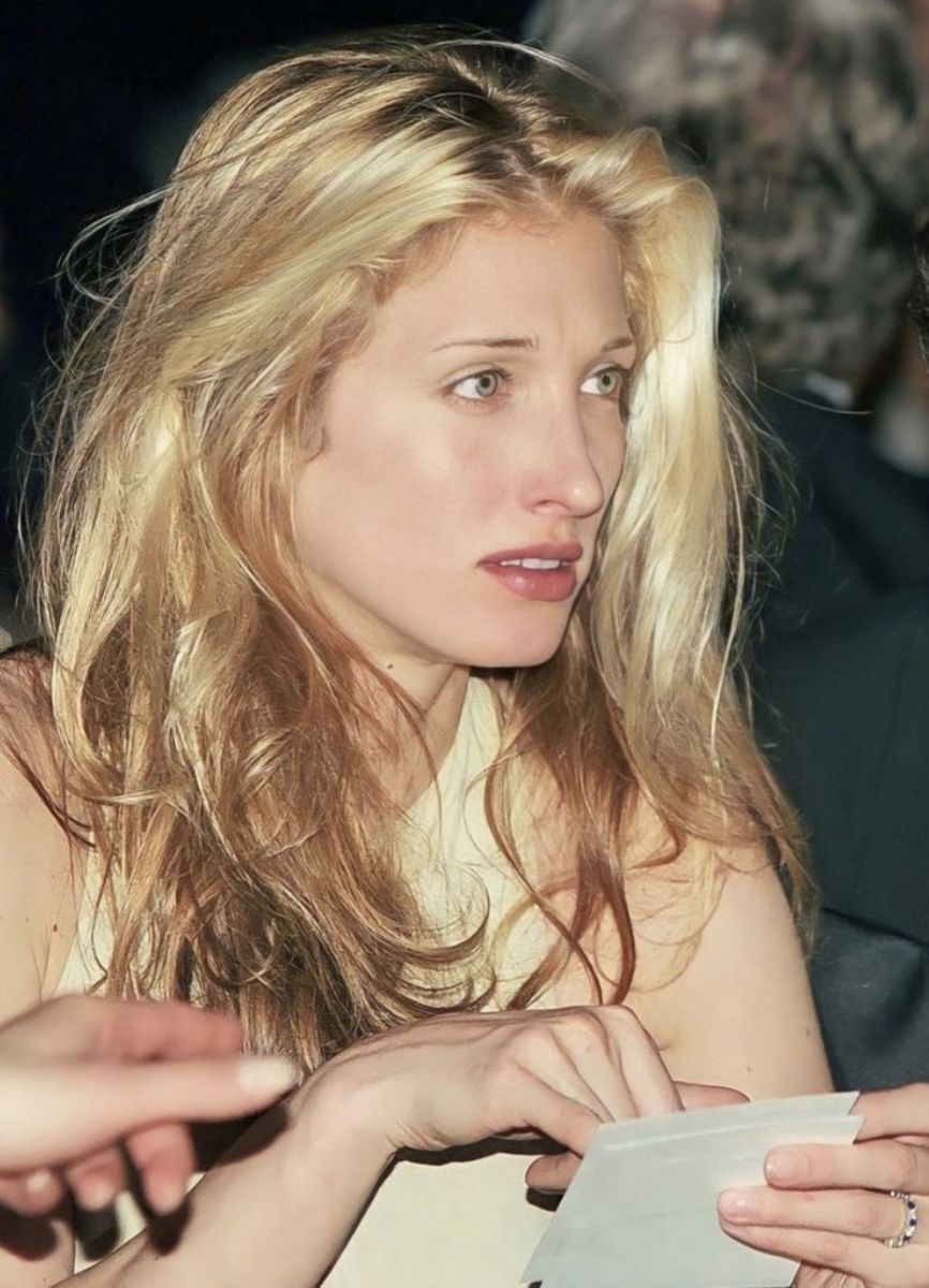 La pareja de los 90 que hoy vuelve a inspirar la moda: Carolyn Bessette y JFK Jr.
