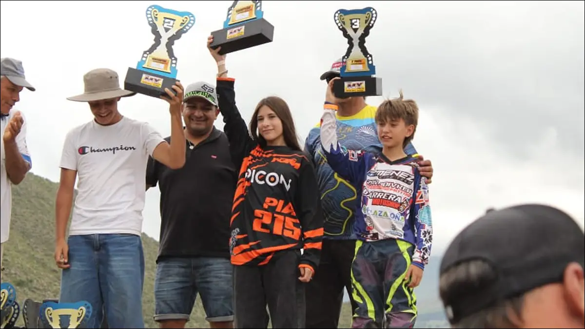 CAMPEONA. María Pía Contreras ganó el Torneo de Verano y fue la única chica en la categoría 85 cm³ del motocross regional.