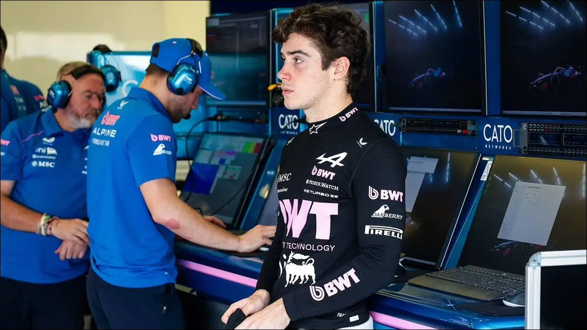 DESAFÍO SUPERADO. Franco Colapinto completó su primera carrera de la temporada en el circuito de Albert Park y cruzó la meta en el puesto 14.