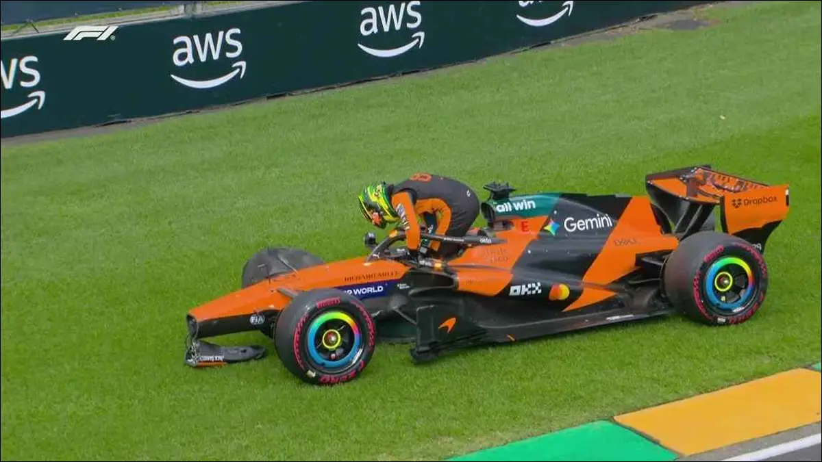 GOLPE. El piloto australiano de McLaren sufrió un fuerte impacto contra el muro en Albert Park durante la vuelta previa.