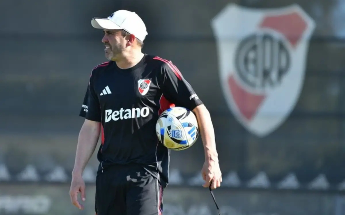 METE MANO. El ex entrenador de Racing y Rosario Central busca darle identidad a su versión del Millonario.