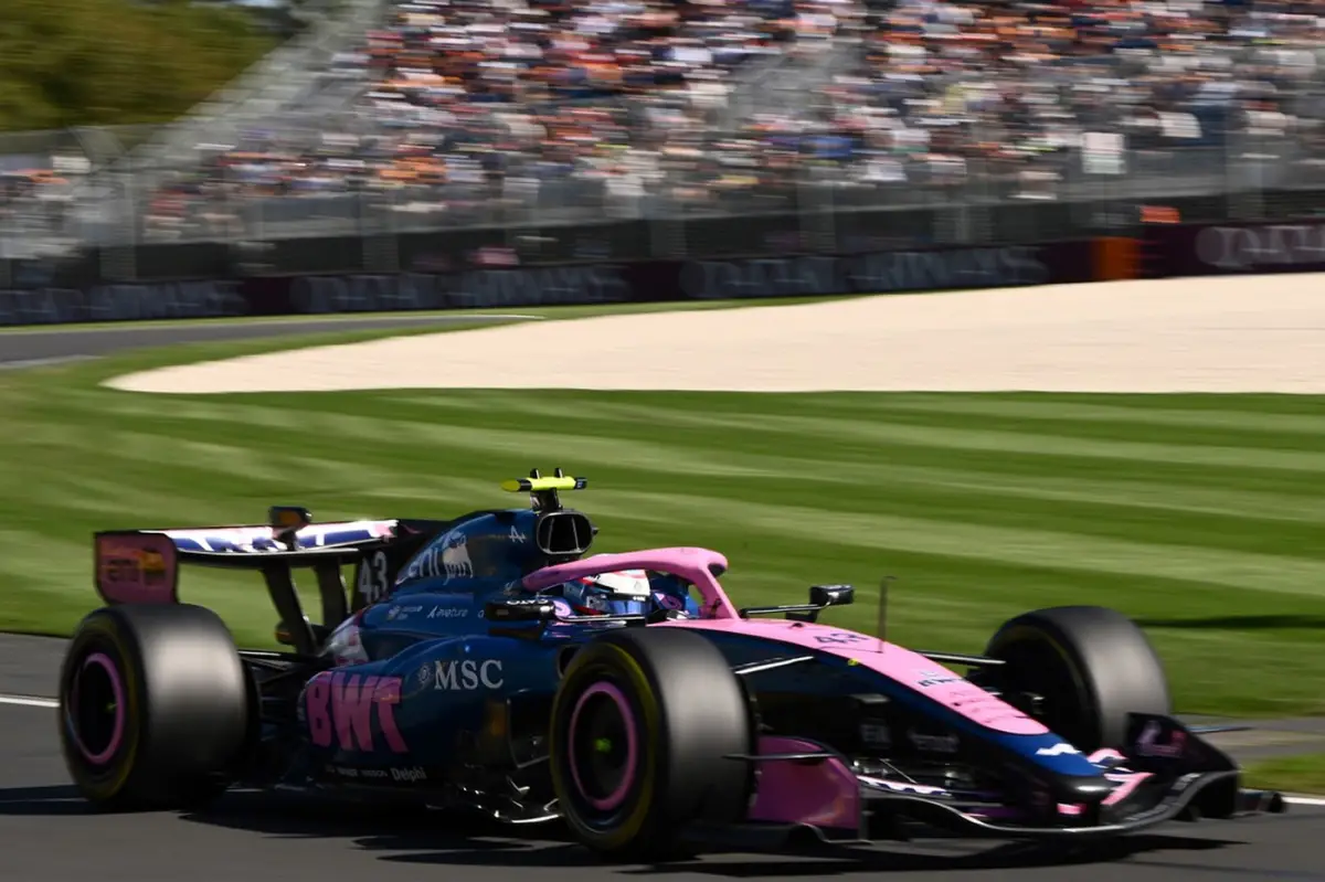 CAUTELA. En el primer GP del año, Colapinto finalizó 14° después de lidiar con una penalización que lo obligó a parar en boxes.