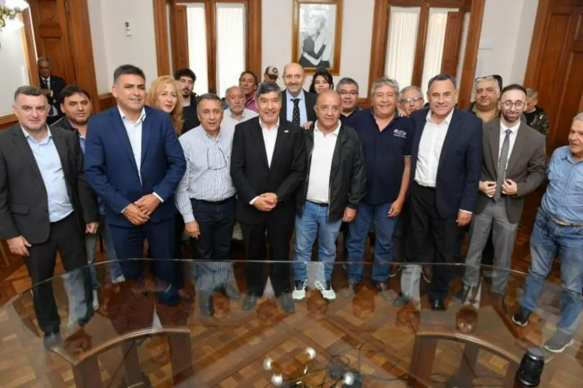 FIRMAS. El PE a cargo de Miguel Acevedo acordó con los gremios. comunicación pública