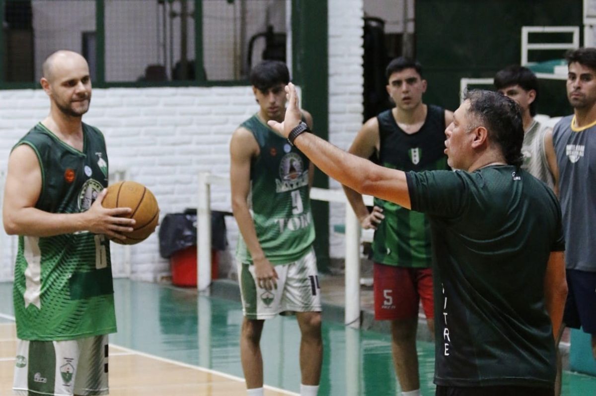 AL FRENTE. Matías Nieva lidera los trabajos del plantel que buscará ser protagonista en la Liga Federal.