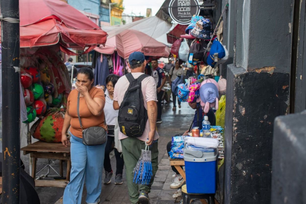 DESTROZADAS. El mal estado de las veredas aqueja a transeúntes.