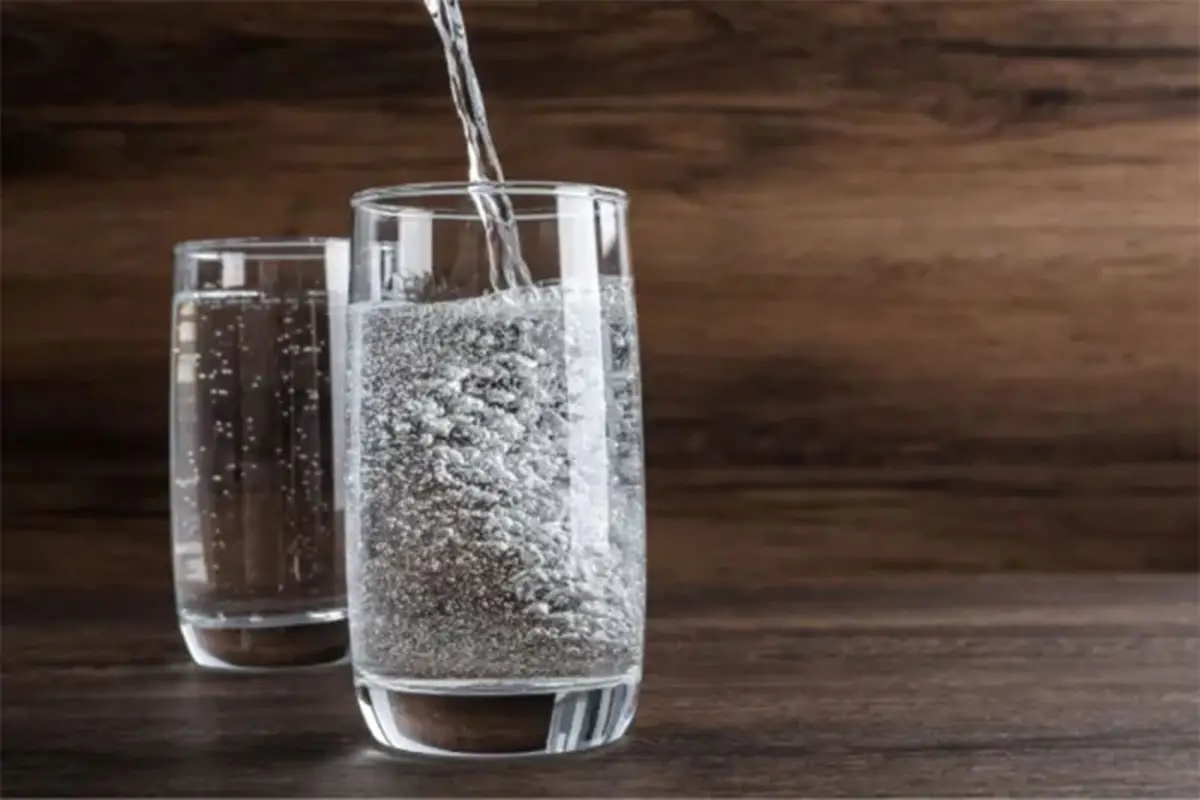 ¿Cúal es mejor para hidratarse, el agua o la soda?