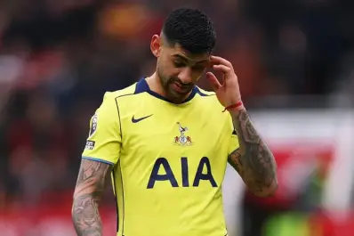 Cuti Romero, entre dos realidades: cuestionado en Tottenham y pilar de la Selección