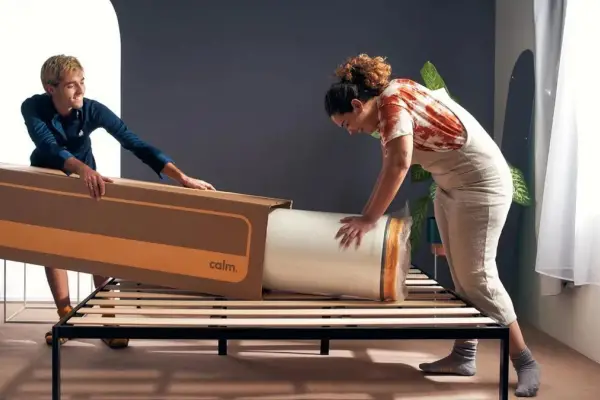 La marca de colchones Calm abrió una búsqueda para editor de video freelance