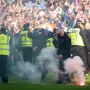 Caos en el Old Firm: invasión, guerra de bengalas e incidentes tras el clásico entre Celtic y Rangers