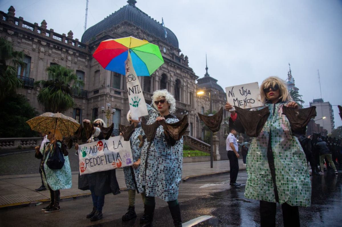 La lluvia no las detuvo: las tucumanas marcharon con un fuerte reclamo a la Justicia
