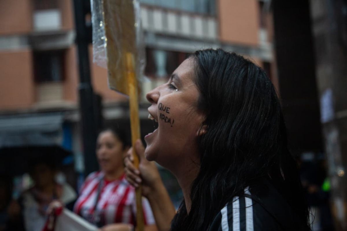 La lluvia no las detuvo: las tucumanas marcharon con un fuerte reclamo a la Justicia