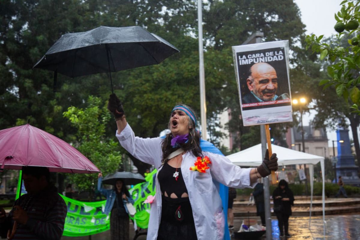 La lluvia no las detuvo: las tucumanas marcharon con un fuerte reclamo a la Justicia