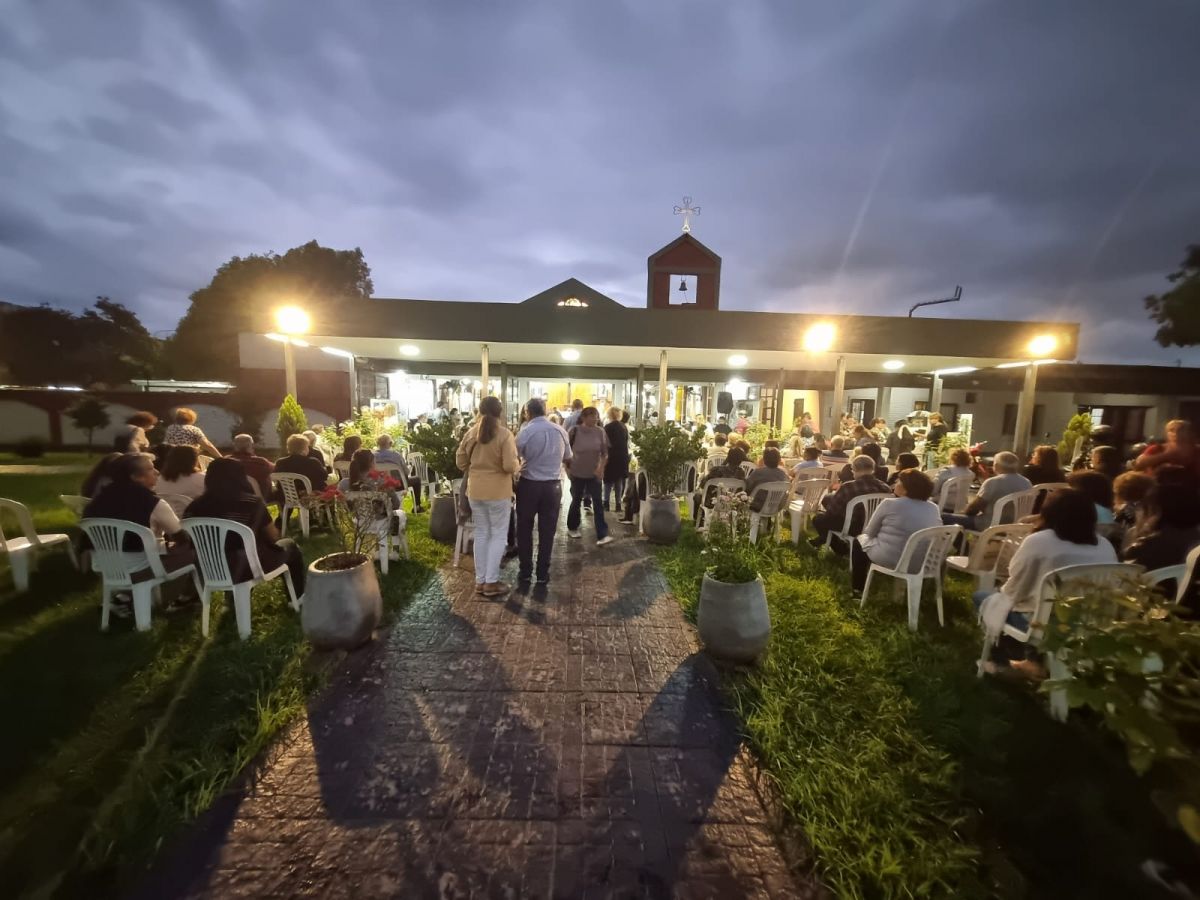 Misa en la en la parroquia Nuestra Señora de las Gracias.