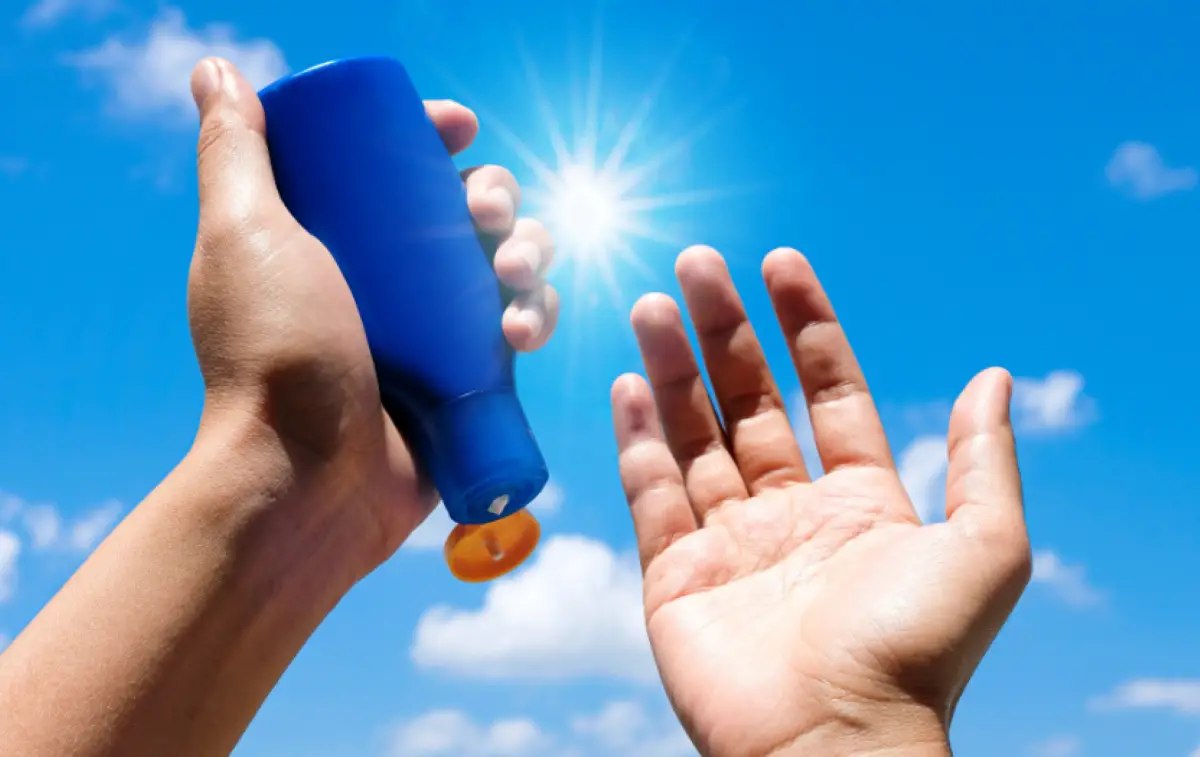 SIN SUSPENSIÓN. Lo mejor es mantener el uso de la protección solar todo el año.