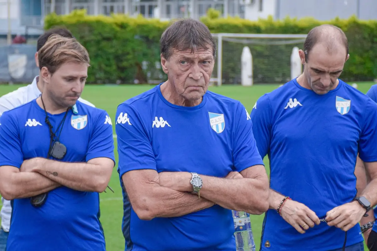CAMBIO DE AIRE. El cuerpo técnico encabezado por Julio César Falcioni haría modificaciones importantes en el equipo titular.