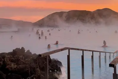 Bañarse en comunidad: la sorprendente cultura de piscinas en Islandia reconocida por la Unesco