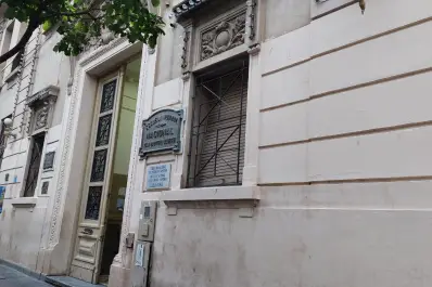 Los pisos están rotos y por ahí entran las ratas: padres y alumnos de la Normal denuncian graves deficiencias edilicias