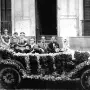 Recuerdos fotográficos: Un paseo en el auto de las flores en los años 20