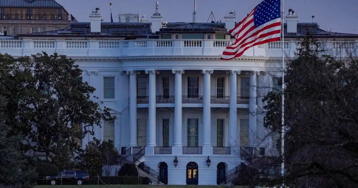 Alarma en Washington: un hombre estrelló su camioneta contra la Casa Blanca