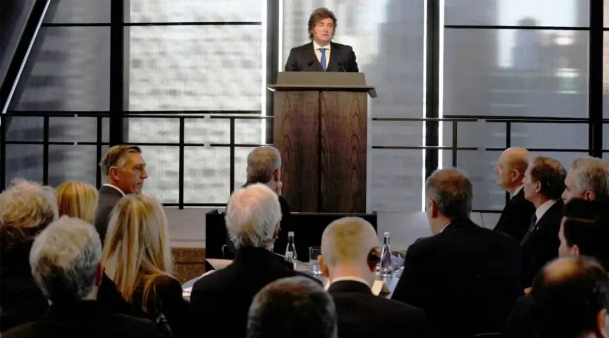 PROYECCIÓN. Para entusiasmar a los inversores, Milei proyectó escenarios de crecimiento ambicioso para el país con una notable baja del riesgo país. 