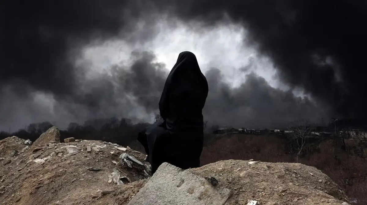 El humo se eleva después de un ataque reportado a los tanques de combustible de Shahran, en medio del conflicto entre Estados Unidos e Israel con Irán, en Teherán, Irán, el 8 de marzo de 2026. Majid Asgaripour/Agencia de Noticias de Asia Occidental vía Reuters/ABC News