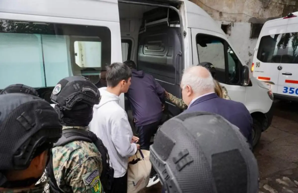 Durante esta mañana se concretó el traslado de seis adolescentes en conflicto con la ley penal.
