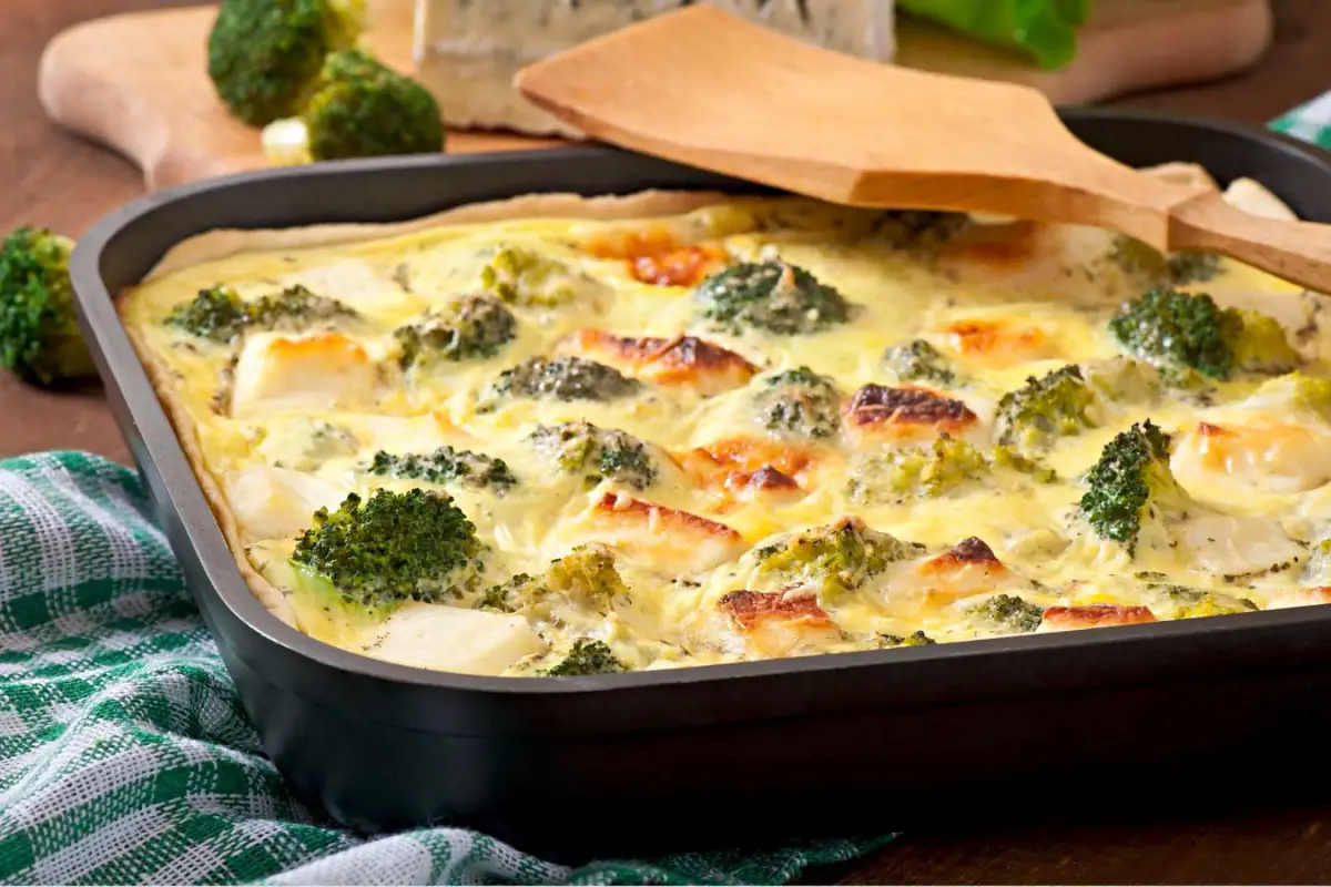 Brócoli gratinado con queso: una opción cremosa, simple y llena de sabor para cualquier comida