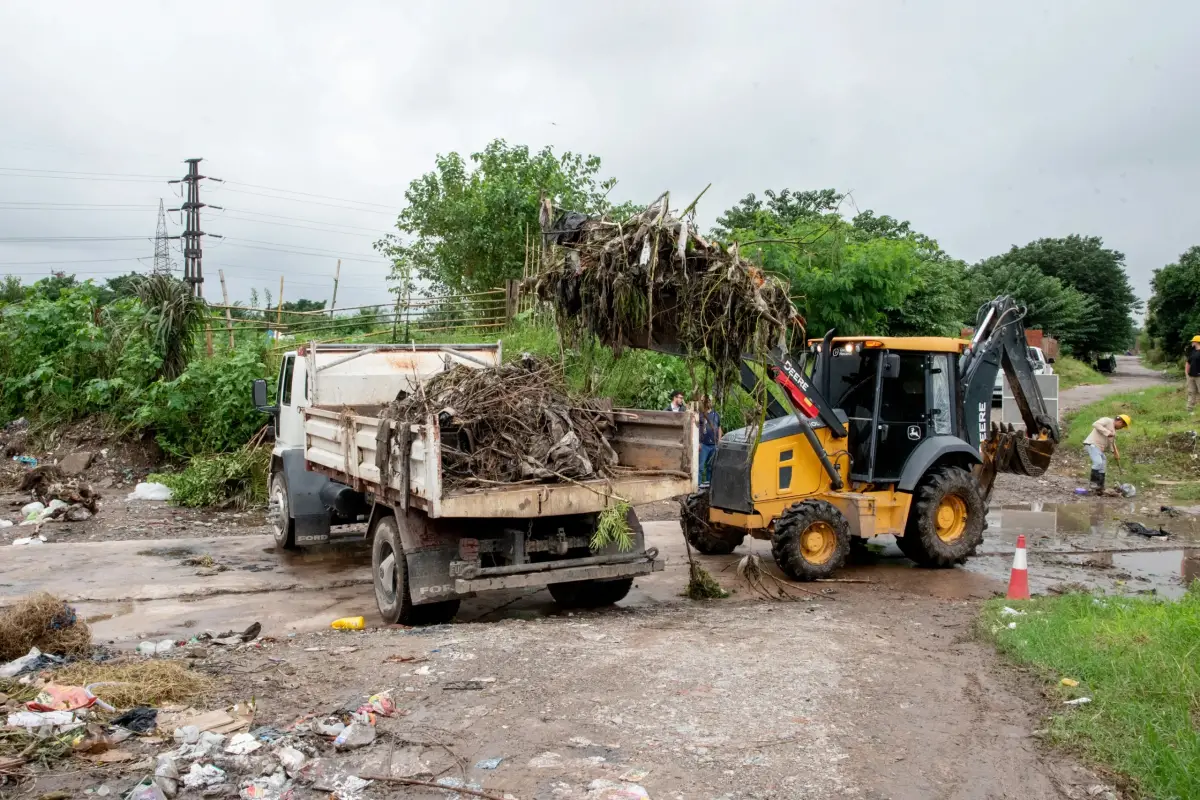 Refuerzan la limpieza de canales y desagües de la Capital tras el temporal
