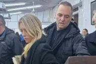 Manuel Adorni defendió el viaje de su esposa en el avión presidencial: Vengo una semana a deslomarme a Nueva York