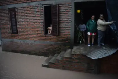 El agua no dio tregua en el sur tucumano, dejando evacuados y serios daños