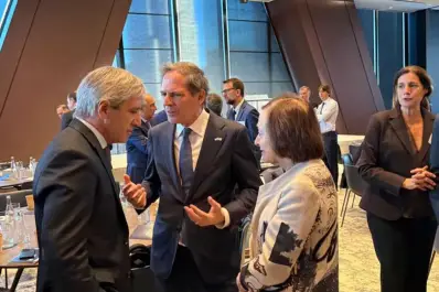 Luis Caputo buscará recomponer el diálogo con inversores en Nueva York tras los cruces de Milei con empresarios