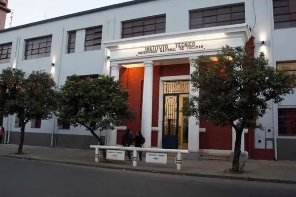 Suspendieron las clases en las escuelas experimentales y en facultades de la UNT